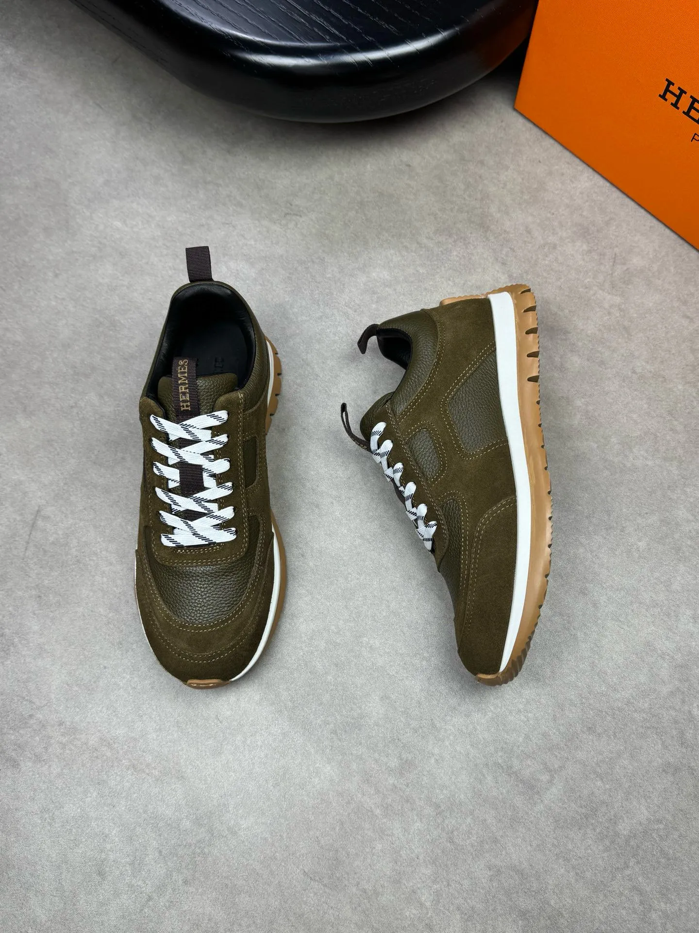 [HERMES] Hermes men's shoes 💰: 800💰 - High-end quality original items 🔍🔍🔍 casual sports shoes - Upper: 🔝 pebbled calfskin, suede calfskin, shoe body forged ´H´ totem, tongue webbing injection molded brand logo - Lining: brand canvas, foot pads; water-dyed cowhide -Outsole: Ultra-light T men's shoes 💰U foam; two-color molded outsole -Ultra-high quality control and fine workmanship: highlighted (high-end, extravagance, grade) -Size: 38-44 (45, can be customized)